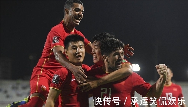 阿曼|李铁顾不了那么多了!终场前命令国足去碰瓷,央视直播间瞬间沉默
