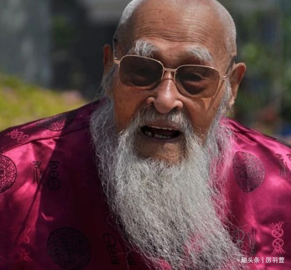 长寿|长寿老人杨明运,从光绪23年活到2014年,每天都会按摩一个穴位
