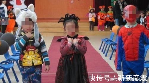 可爱|双胞胎散步偶遇泰迪犬,“撞衫”场面实属尴尬,宝宝这啥情况!