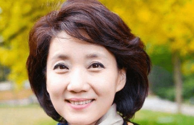 花甲|“央视主持”李修平半生2次结婚无子嗣,现年近花甲、光彩照人!