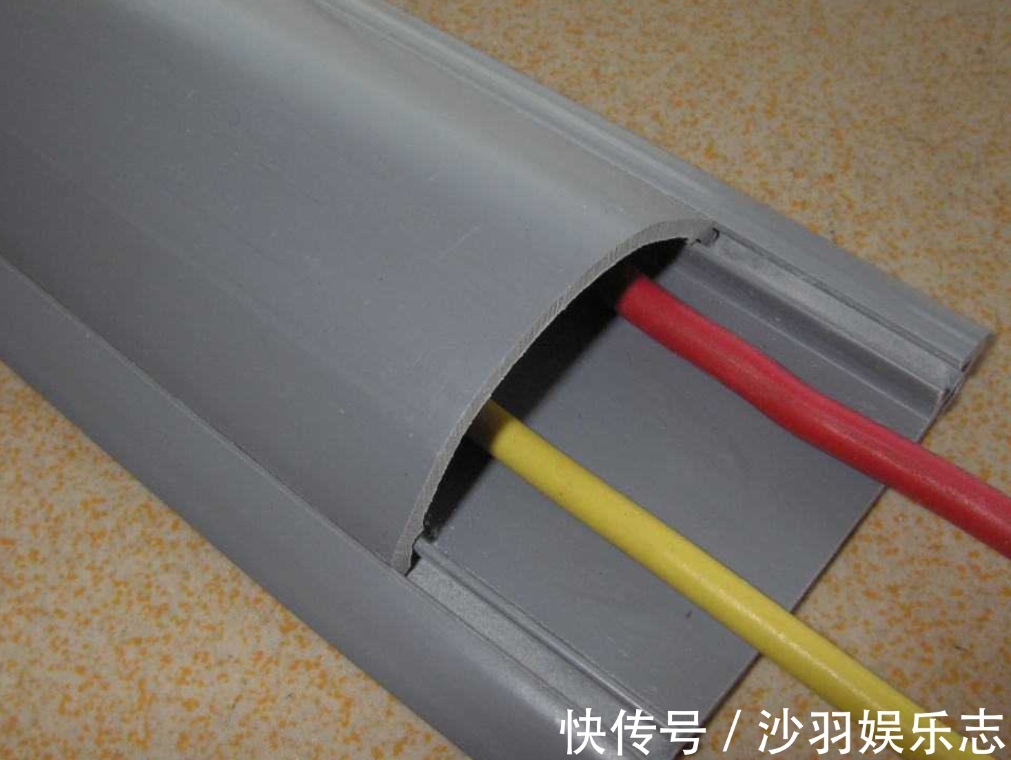 亲戚|串亲戚才知道,电线已不用埋墙里,看人家此样安排,真高明