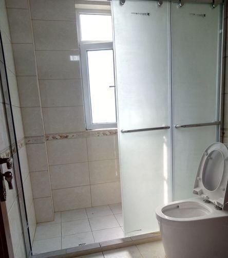 不锈钢|全包18万装修的新房,一看电视墙差点崩溃了,大家说这像什么?