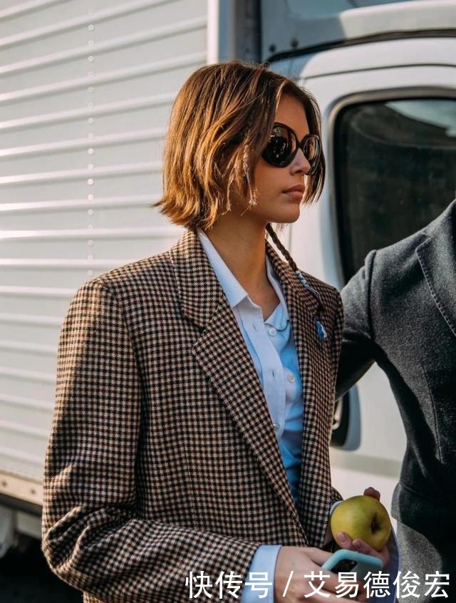 秋天|女人衣在精不在多,秋天备齐这4件外套够了,时髦显瘦还高级