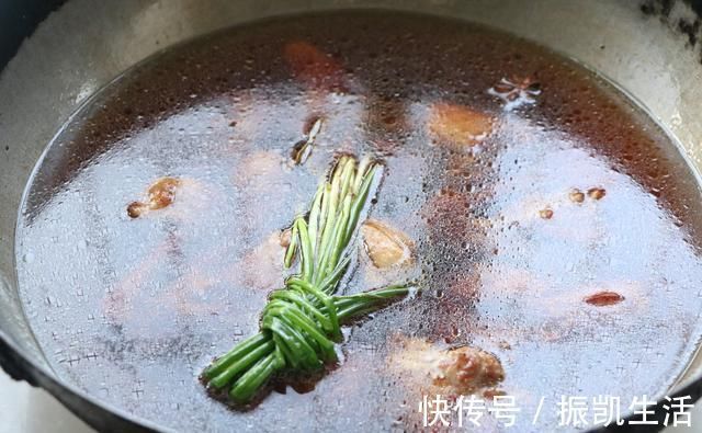 夏天,猪肉牛肉都不如它,便宜又好吃,简单炖一锅,花不了几个钱