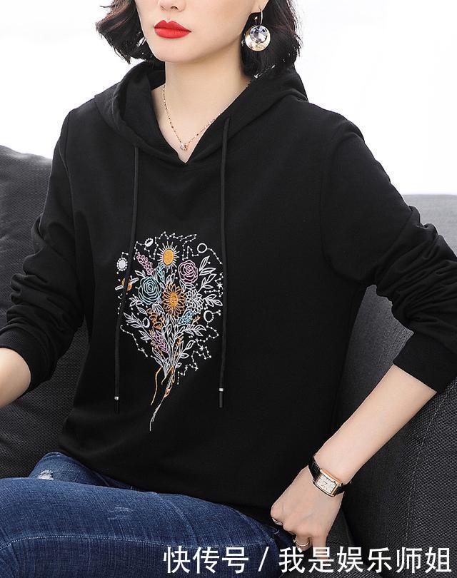 十件毛衣不如一件卫衣,四五十岁女人早秋这样穿,时髦保暖忒减龄