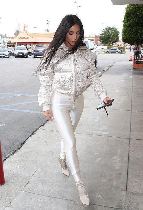  呢大衣|毛呢大衣已经过时了，冬天穿这种服装才好看，遮肉显瘦还保暖