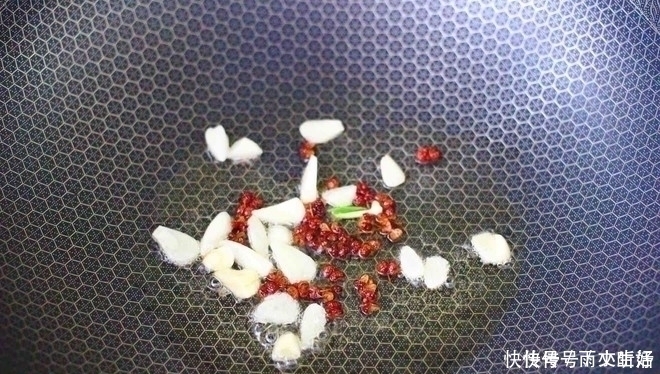 炒菜|鸡身上最脏的部位,里面含大量重金属,白给都不要,炒菜要扔掉