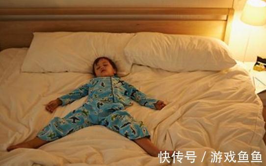 睡眠质量|秋季带娃,家长别让孩子睡前做这几件事,以免错过长高的机会