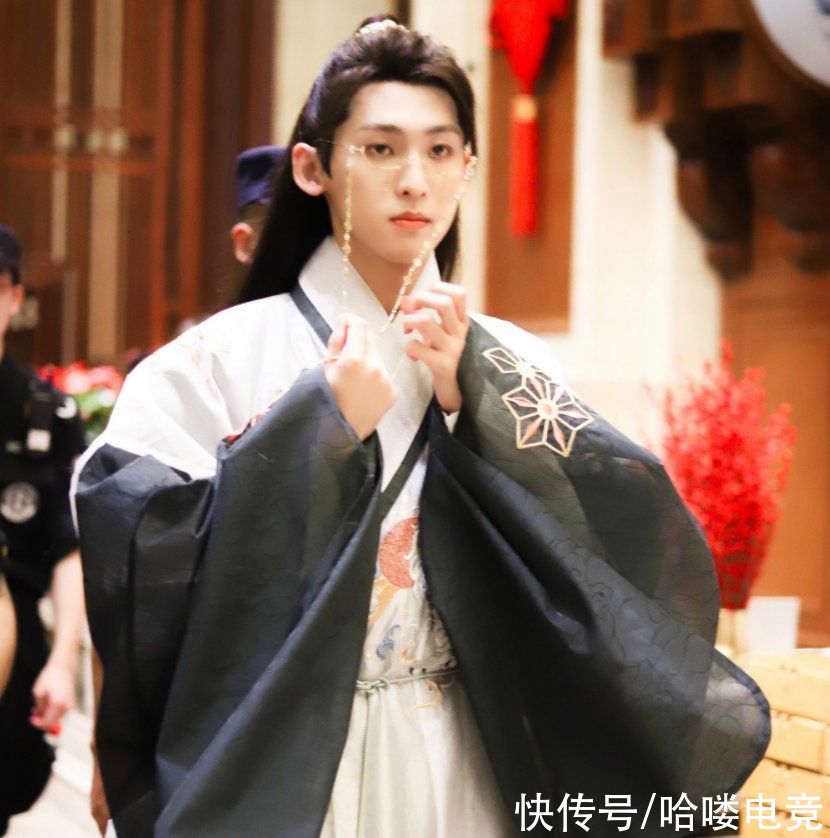 养眼|张哲瀚开录《最后的赢家》，男嘉宾古装养眼，唯一女MC成亮点