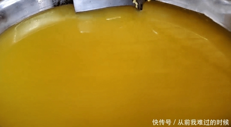 立春后,用染饭花蒸糯米饭,做法简单,金黄诱人,清香四溢