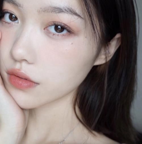 复古红梨色|必看口红集结,“粉胖丁”少女,“复古红梨色”显白成网红