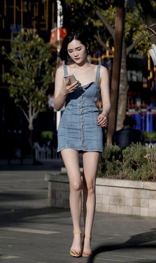 驾驭得住“牛仔裙”,姐姐胆子大又高冷,一看就难追