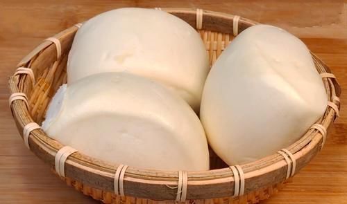 过年保存馒头,不要直接放冰箱了,教你2招,放半个月不干不硬