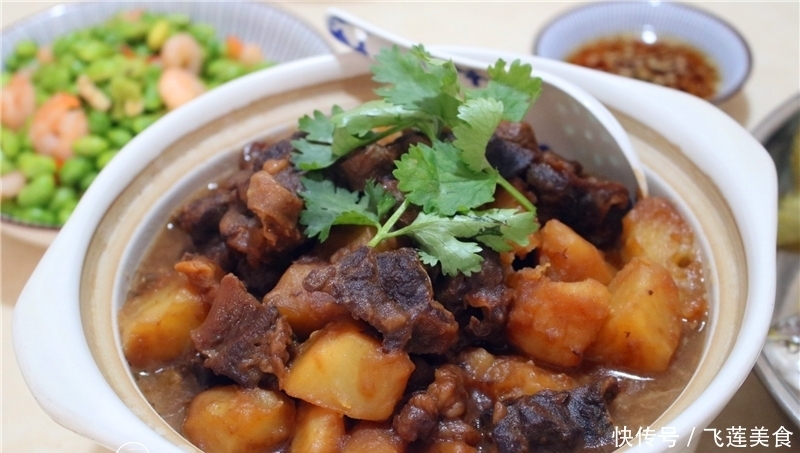  亲戚|小长假约亲戚在家聚餐，我下厨做了六菜一汤，花钱不多都吃撑