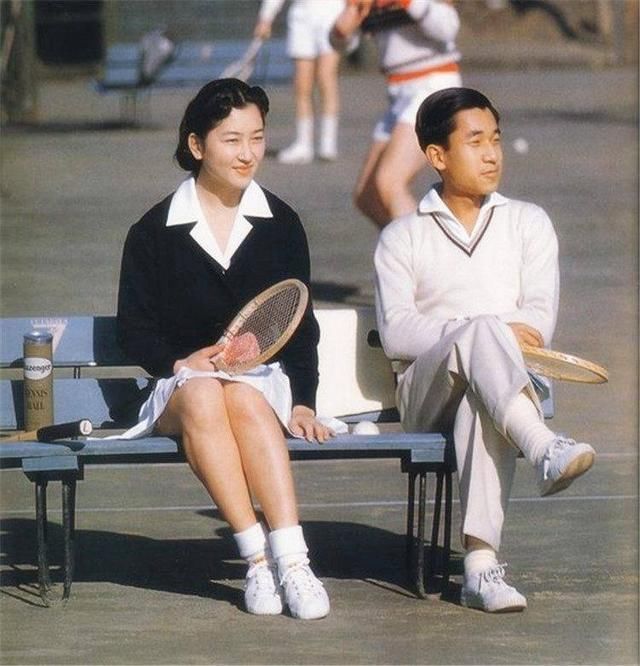 美智子|日本皇后美智子年轻时有多美？看完这组罕见的老照片，你就明白了