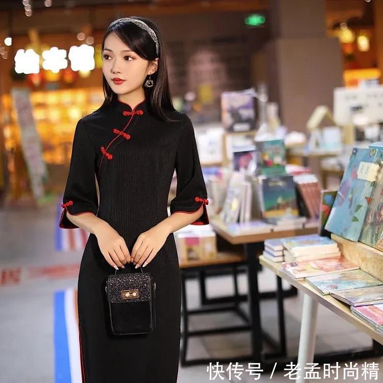 中国女性|复古风的黑色旗袍,显瘦百搭能够显出女性的气质,一般人驾驭不了