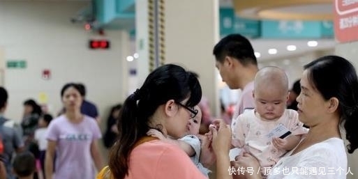 夫妻俩|孩子生病排8小时才能就诊,宝妈气愤投诉,医生:家长“作”的