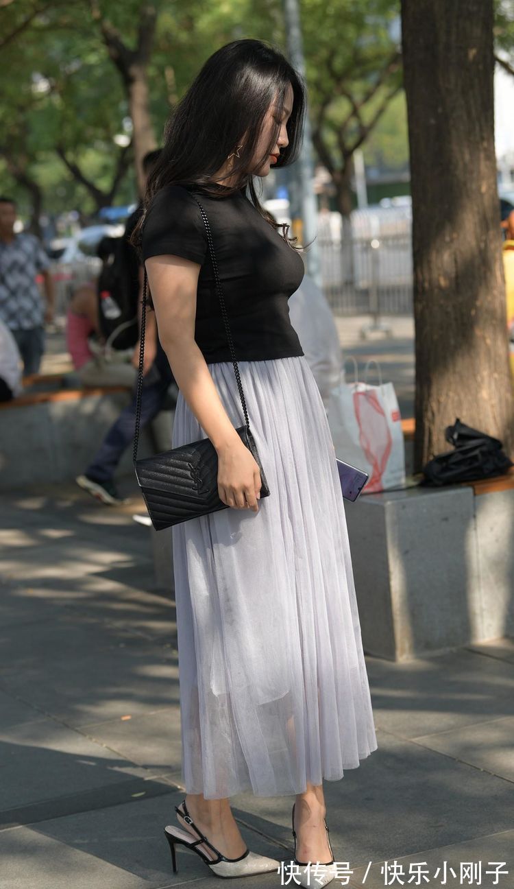 百褶裙 白牛仔裤穿在身上,总是会给人一种简约大方的感觉