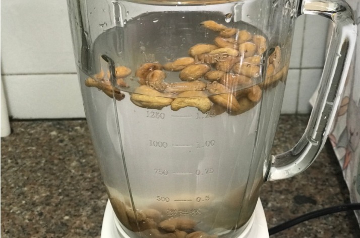 早餐别给孩子做豆浆了,试试这个腰果露,自己做比外面的放心