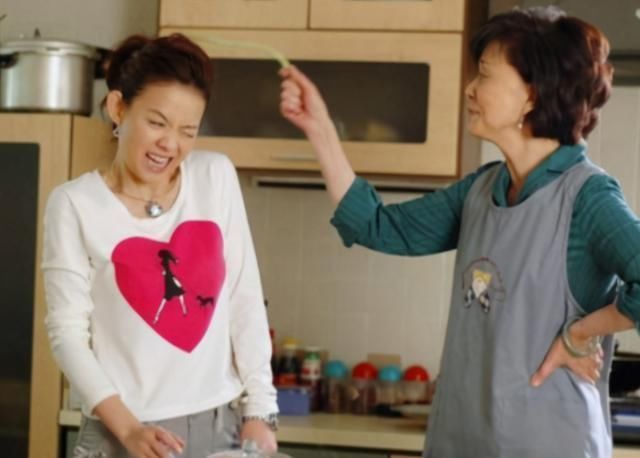 旧衣|宝妈想赠邻居宝宝二手衣,反被嘲讽:不用你施舍,我买得起童装