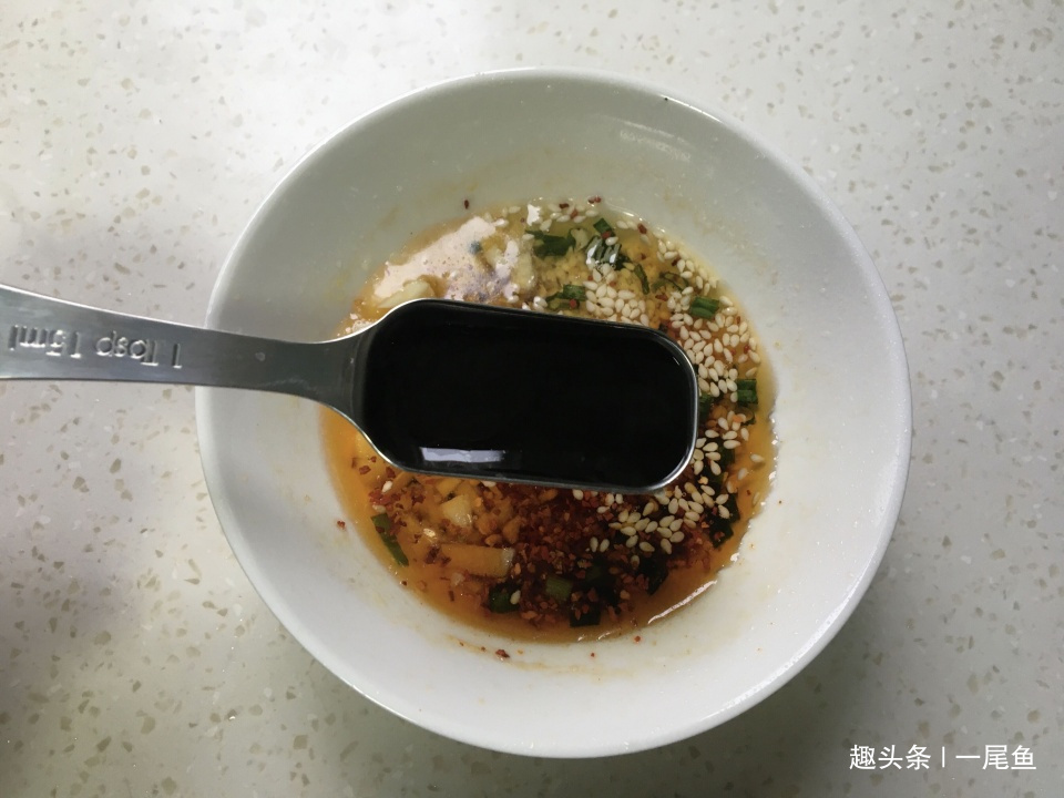 三月宁可不吃肉也要吃此菜,二块钱一斤,十分钟上桌,脆嫩多汁