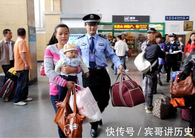家长|和爸爸火车站走散后,4岁儿子“神操作”征服众人,网友不如他