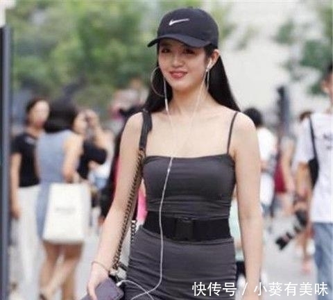 黑色|街拍小姐姐迷人长裙,精致旗袍,女人味十足