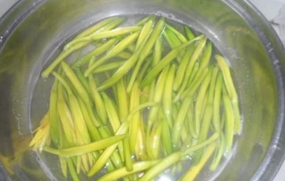 以下4种蔬菜，不焯水或让你与“疾病相伴”，现在明白还不晚