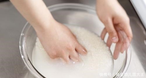 1种肥水,每天家里都产出,倒掉可惜,拿来浇花,浇啥旺啥!