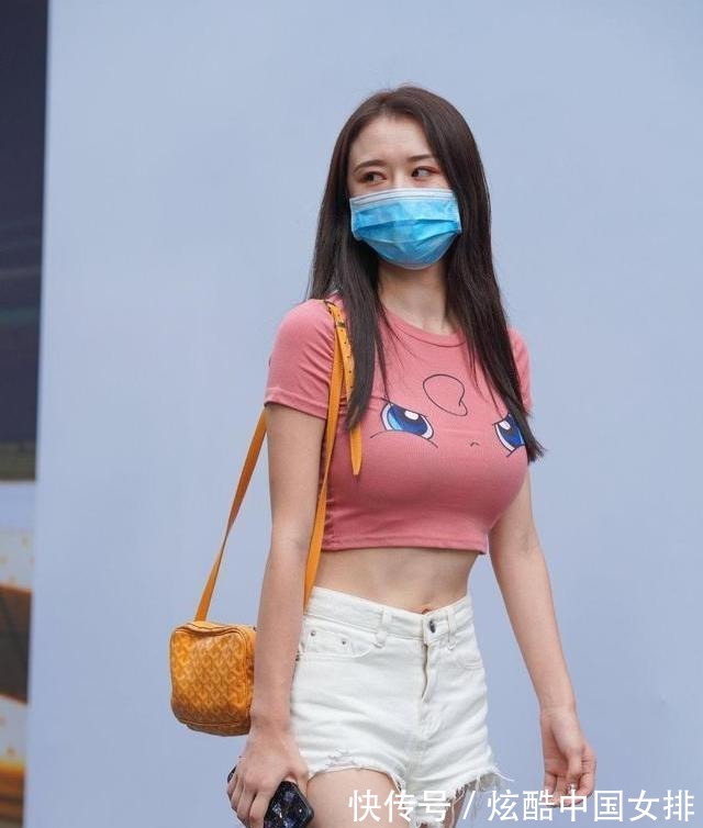 短裤要配短T恤，显身材，洋气！