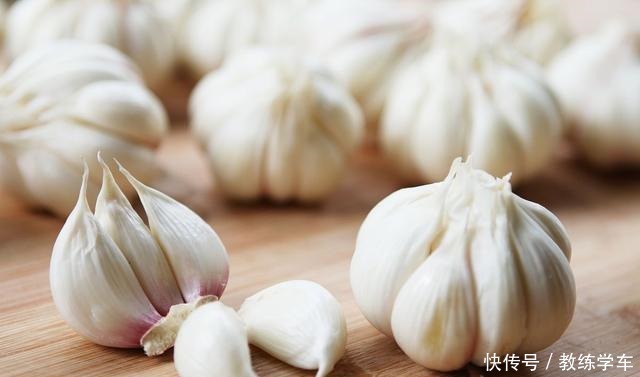大蒜怎么保存才能不发芽大厨分享小妙招，简单实用，收藏了