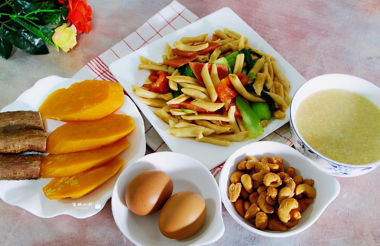 燕麦片|吃早餐时不仅要少喝大米粥,医生建议:下面4种食物也少吃