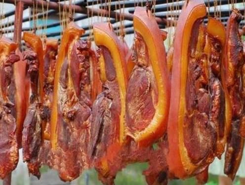  好吃|腌腊肉时，只加盐是不行的，有了这两味料，腊肉才咸香入味更好吃