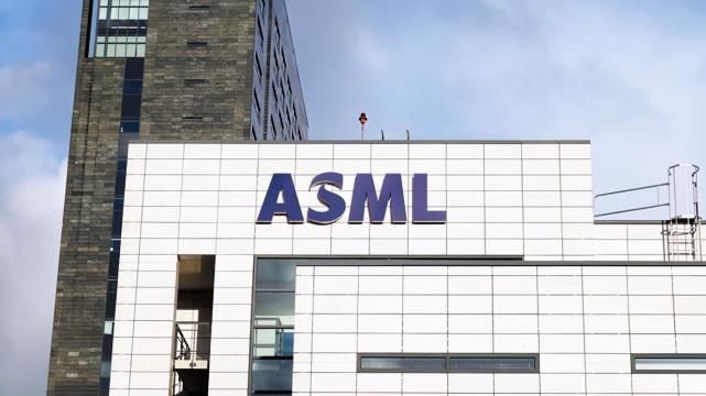 买不到高端光刻机?北大教授公开发声,对ASML发出“警告”