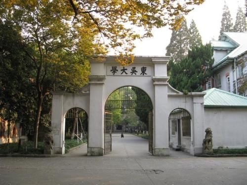 老年|江苏的这所大学，景色优美，老式建筑引人注目，实在是美啊