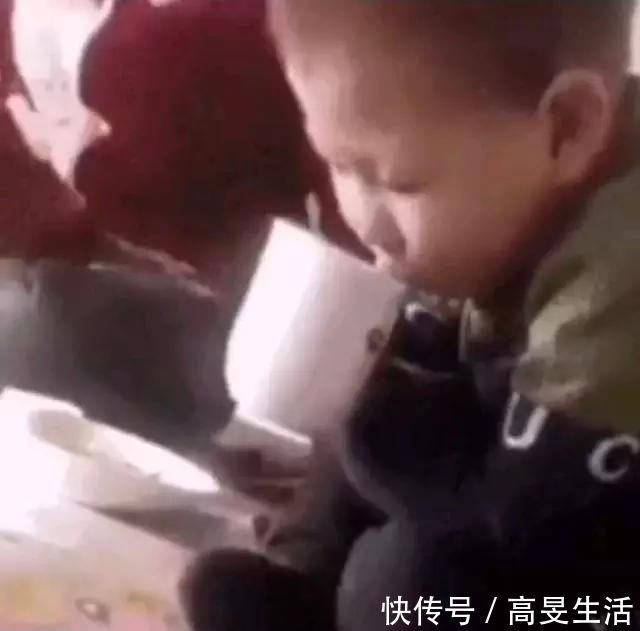 父母|幼儿园过出养老院的气质，这些孩子深得老人的精髓，网友：笑死了