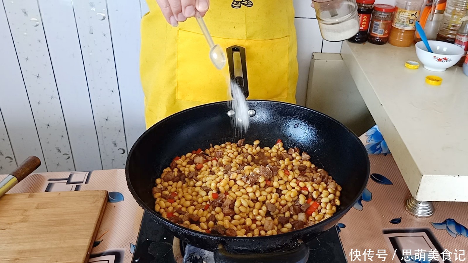  黄豆的时|黄豆此做法营养又解馋，比打豆浆营养翻倍，下酒下饭真是一绝，香