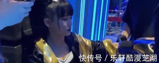 如此拼命黄龄录综艺被王菊打哭,下巴移位呼吸困难,粉丝超心疼