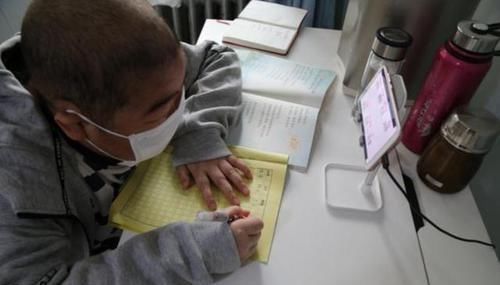 治疗|男孩染病4年皮肤成“豹纹”,治疗费超200万,向父母央求:割了吧