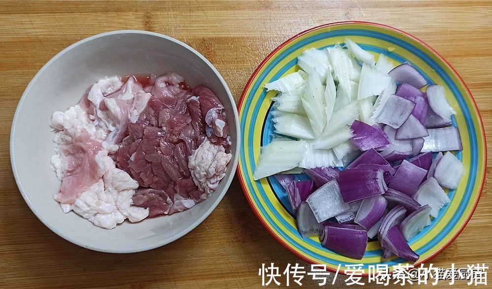 教你“干锅土豆片”做法，麻辣鲜香，特别开胃，冬天吃完浑身暖和