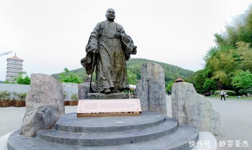 中国最独特的一座寺庙，不仅不需要门票，还用鲜花代替了香烛礼佛