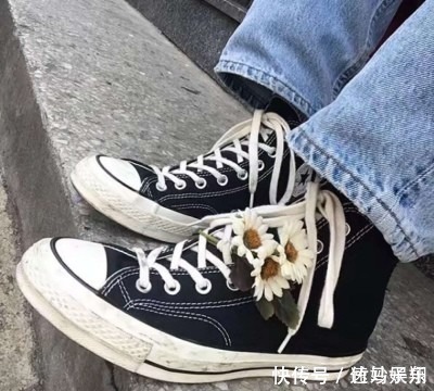 男生|女生公认“最伤脚”的3种鞋子,高跟鞋未上榜,第一名男生也爱穿