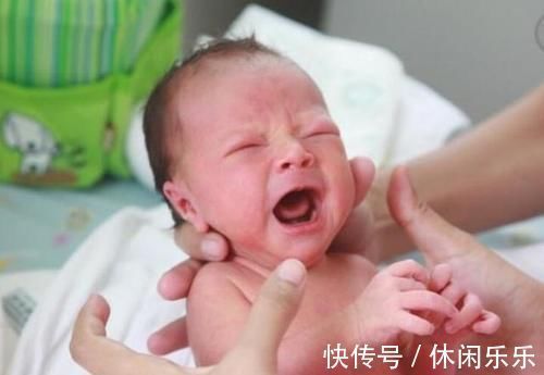 宝宝|新生宝宝睡眠不稳,易惊醒?别担心,一块“布”就能解决