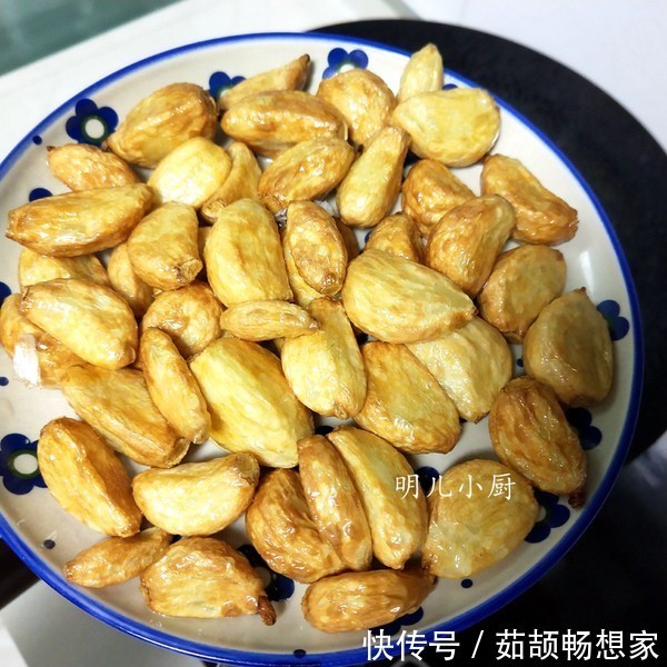大蒜放久了怕长芽教你一招,即使放半年,都像刚买的,快收藏!