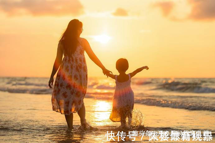 家长|还在给新生儿拍满月照?看完几幅图再决定