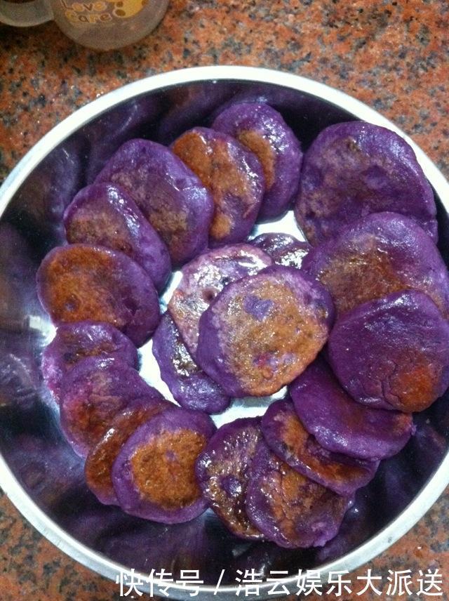 回忆|超级简单的紫薯糯米饼,软糯香甜,却是童年的美好回忆