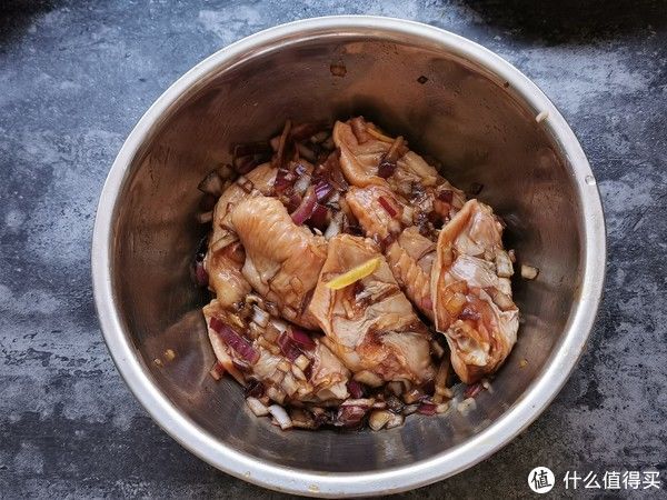 烤翅|在家烤翅中自配腌料，烤好外焦里嫩香浓入味，真解馋