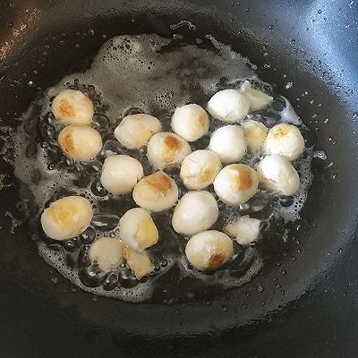 虎皮鹌鹑蛋亲昵红烧肉