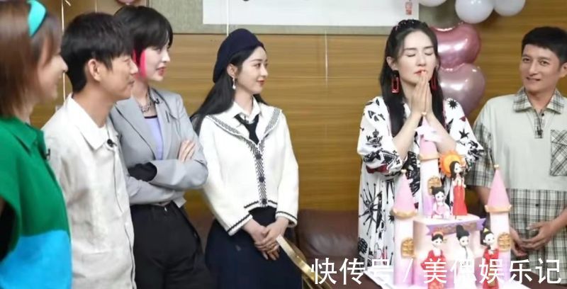 谢娜回归快本直播!线上观看人数破千万!赵丽颖加入娜娜回归首秀