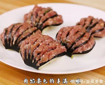 用年夜饭桌有什么？张灯结彩 可以勾住家人的胃